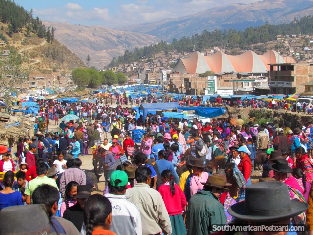 The amazing colors of the Andahuaylas sunday market. (640x480px). Peru, South America.