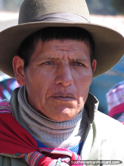 Homem quéchua indïgena em Andahuaylas. (480x640px). Peru, América do Sul.