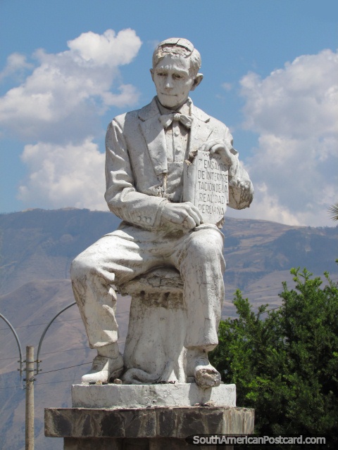 Jose Carlos Mariategui escreveu Sete Ensaios Interpretativos sobre Realidade peruana, monumento em Abancay. (480x640px). Peru, América do Sul.