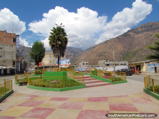 Un parque en Abancay, que anda hacia los mercados - Mercado de las Americas. (640x480px). Perú, Sudamerica.