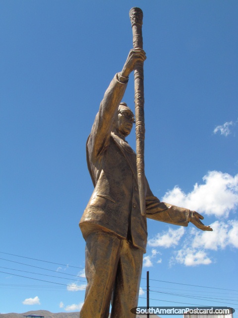 Daniel Estrada Perez (1947-2003) monument, Mayor of Cusco. (480x640px). Peru, South America.