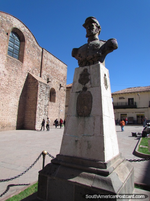 Plazoleta Comandante Ladislao Espinar, plaza en Cusco. (480x640px). Per, Sudamerica.