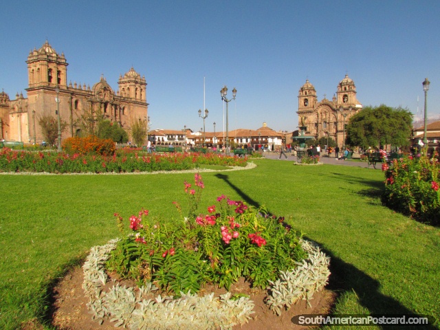 The green lawns of the Plaza de Armas in Cusco. (640x480px). Peru, South America.