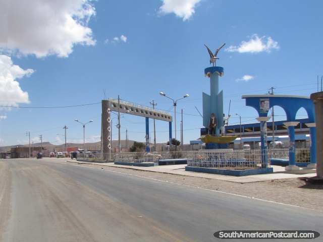 Plaza and monuments on the road to Yunguyo from Puno. (640x480px). Peru, South America.