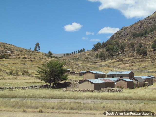 Uma pequena comunidade perto do Lago Titicaca entre Puno e Yunguyo. (640x480px). Peru, Amrica do Sul.
