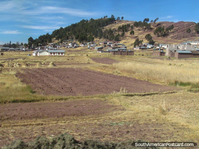 A community and hill around the area of Huisahuinica near Titicaca. (640x480px). Peru, South America.