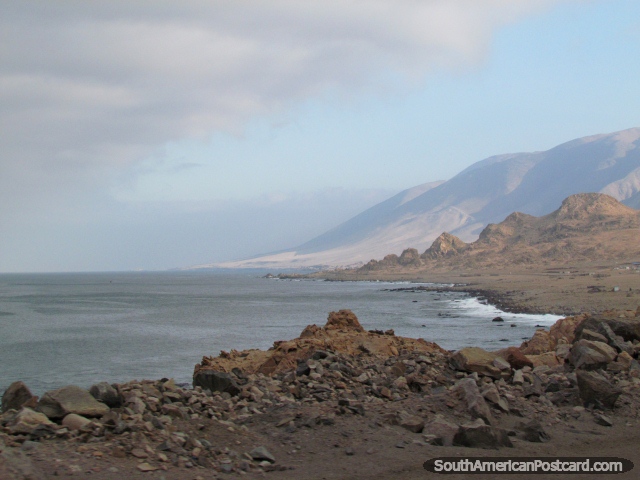O belo litoral entre Atico e Nazca, ao norte de Camana. (640x480px). Peru, América do Sul.