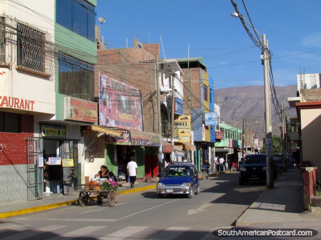 Calle de la ciudad y tiendas en el centro de Nazca. (640x480px). Perú, Sudamerica.