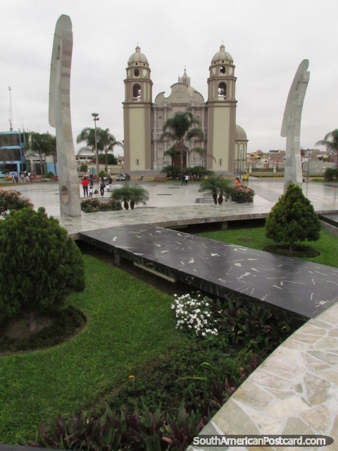 Plaza Mayor and cathedral in Chimbote. (480x640px). Peru, South America.
