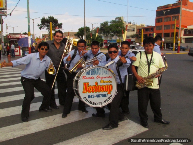 Internacional Banda Orquesta Hnos Neciosup, Chimbote. (640x480px). Per, Sudamerica.
