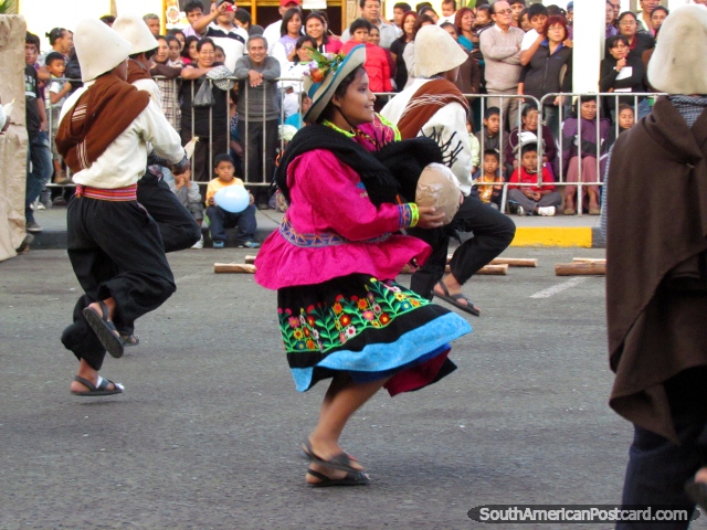 Dana tradicional e trajes em um festival em Chimbote. (640x480px). Peru, Amrica do Sul.