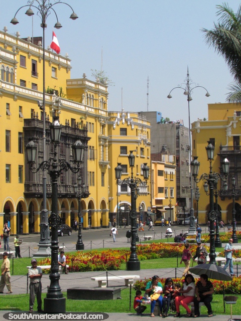 The Plaza de Armas with the Municipal Palace behind, Lima. (480x640px). Peru, South America.