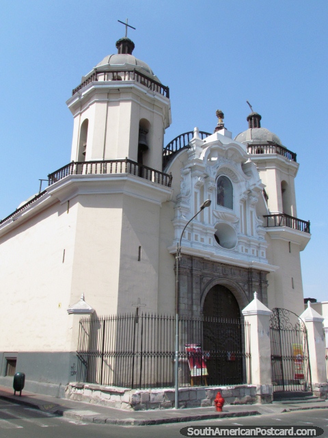 Church Parroquia Sagrado Corazon de Jesus - Los Huerfanos, Lima. (480x640px). Peru, South America.