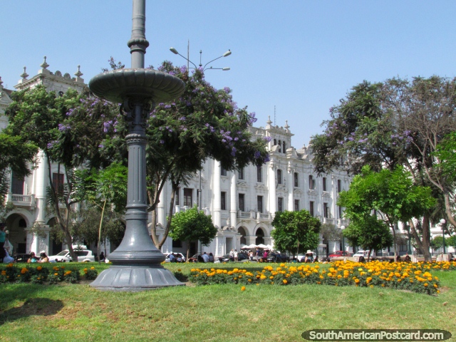 Una parte agradable de la ciudad en Lima - Parque San Martin. (640x480px). Per, Sudamerica.