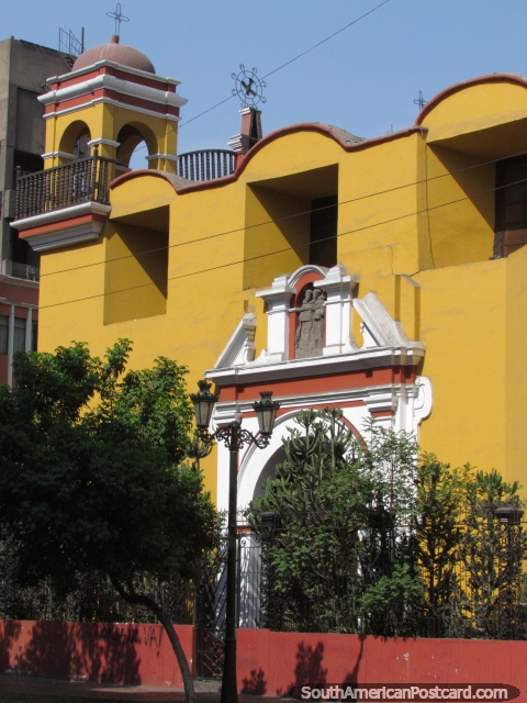 Church Iglesia de Jesus, Maria and Jose in Lima. (480x640px). Peru, South America.