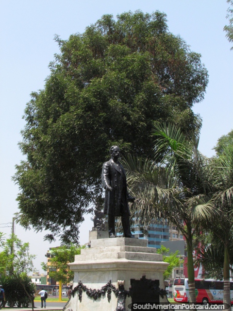 Manuel Candamo (1841-1904), statue in Lima, president. (480x640px). Peru, South America.