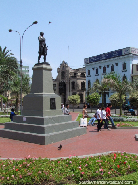 Mariano Melgar (1790-1813) estatua en Lima, un patriota y poeta. (480x640px). Perú, Sudamerica.