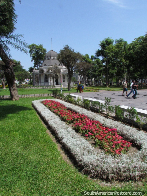 Flower garden and the Pabellon Bizantino at the Parque de la Exposicion in Lima. (480x640px). Peru, South America.