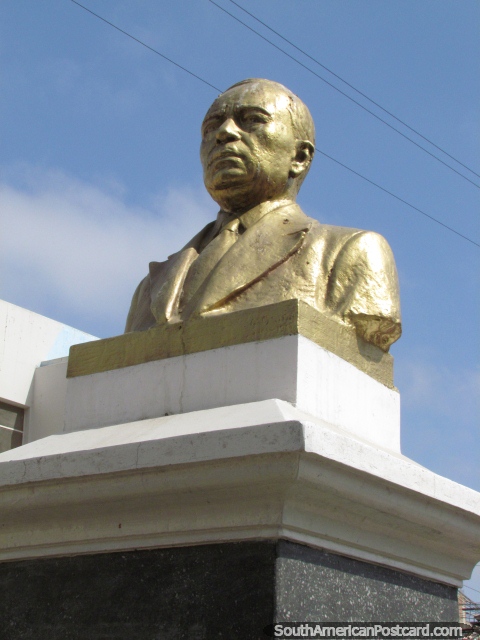 Jose Maria Barreto, gold bust in Tacna, author. (480x640px). Peru, South America.