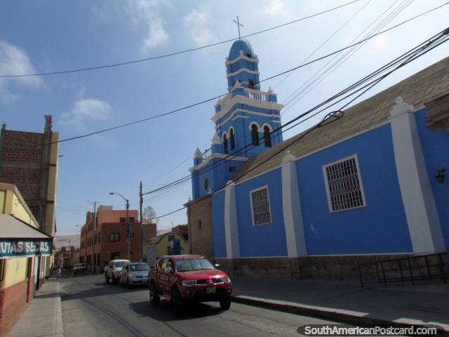 La iglesia azul y blanca en Tacna, Parroquia Espiritu Santo. (640x480px). Perú, Sudamerica.