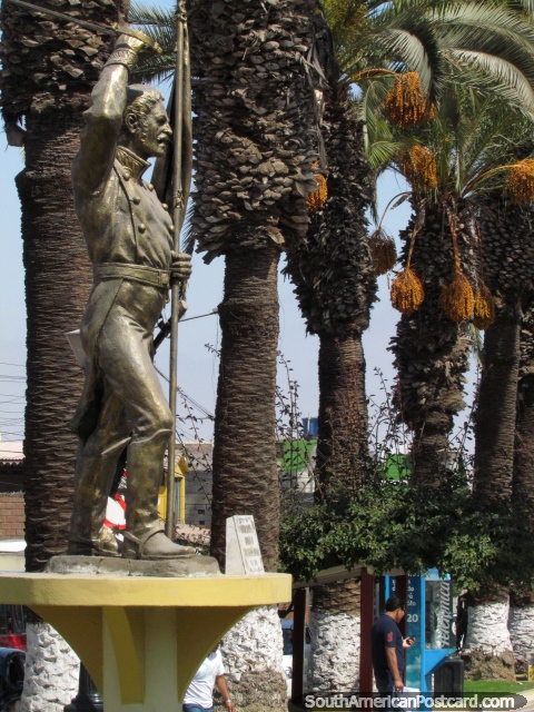 Enrique Paillardelle (c. 1775-1815) estatua en Tacna, un Argentino militar. (480x640px). Per, Sudamerica.