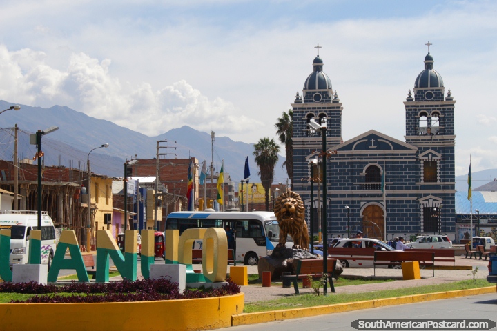 Igreja de San Sebastian, igreja azul icônica em Huanuco. (720x480px). Peru, América do Sul.