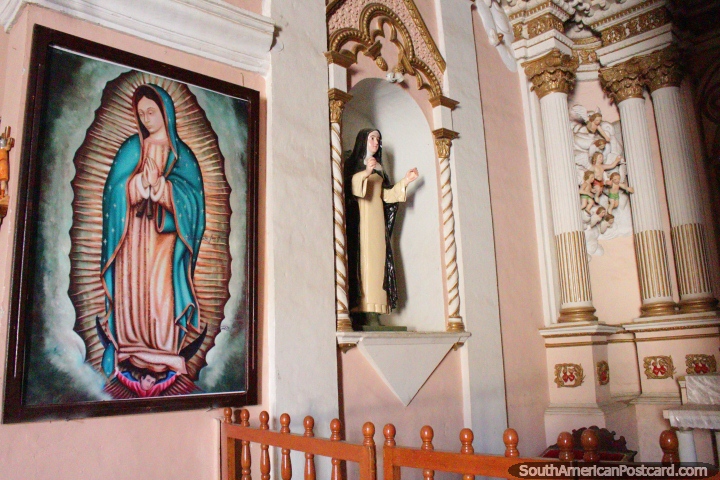 Figuras religiosas en la esquina de la Parroquia El Sagrario la Merced en Hunuco. (720x480px). Per, Sudamerica.