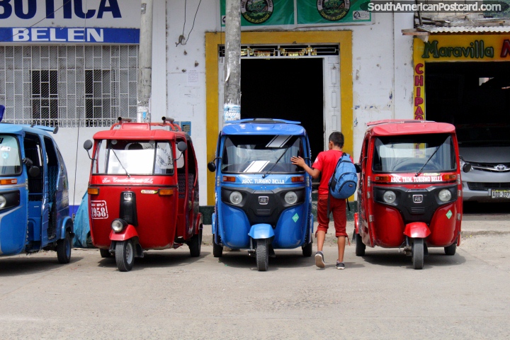 Taxi azul, taxi rojo, taxi azul, chico rojo, bolso azul, taxi rojo ... Tingo Mara. (720x480px). Per, Sudamerica.