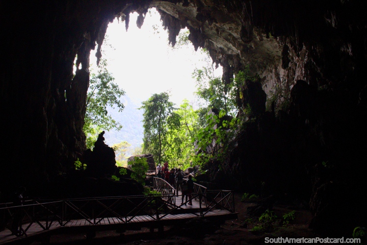 A Caverna das Corujas (Cueva das Lechuzas) em parque nacional Tingo Maria. (720x480px). Peru, América do Sul.