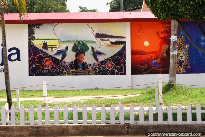 Mulher indgena, beija-flores, um tigre, mural em Yarinacocha, Pucallpa. (720x480px). Peru, Amrica do Sul.