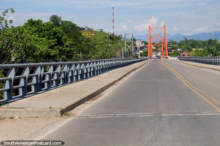 The bridge across the Aguaytia River into the town of Aguaytia, between Pucallpa and Tingo Maria. (720x480px). Peru, South America.