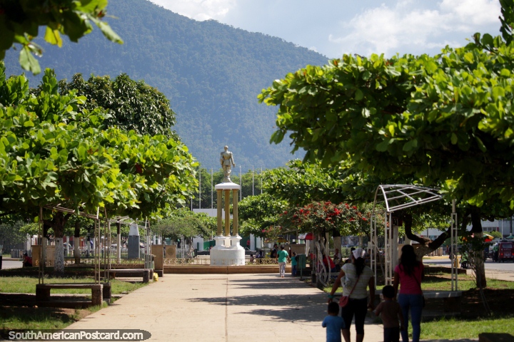 The nicest part of the central city in Tingo Maria is the park and plaza! (720x480px). Peru, South America.