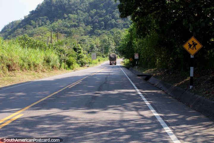 El camino de Tingo Mara a Tocache est sellado. (720x480px). Per, Sudamerica.