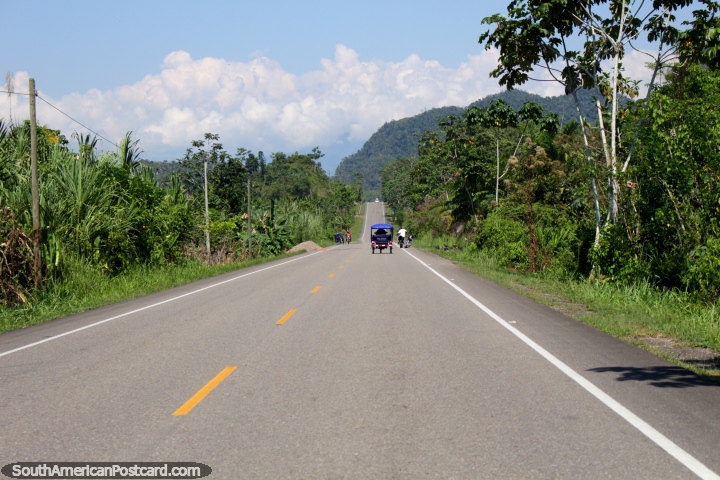 The easy part of the journey from Tingo Maria to Tarapoto, sealed road and safe. (720x480px). Peru, South America.