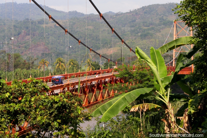 El gran puente de robo a travs del Ro Huallaga en Tocache, la Amazonas. (720x480px). Per, Sudamerica.