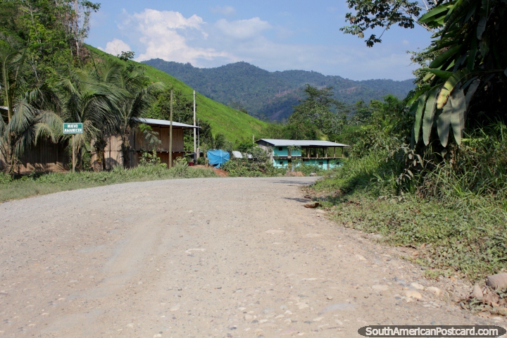 Nuevo Amanecer, pequea comunidad en el remoto camino al sur de Juanjui. (720x480px). Per, Sudamerica.