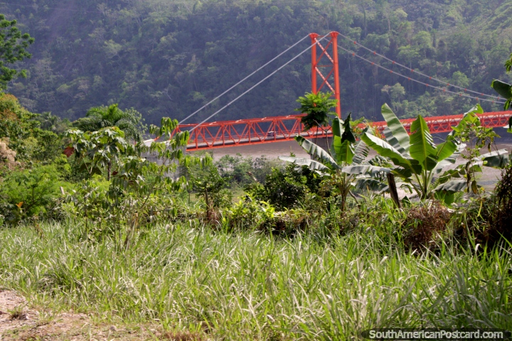 Ponte que cruza o Rio Huallaga em Shumanza, ao sul de Juanjui. (720x480px). Peru, Amrica do Sul.