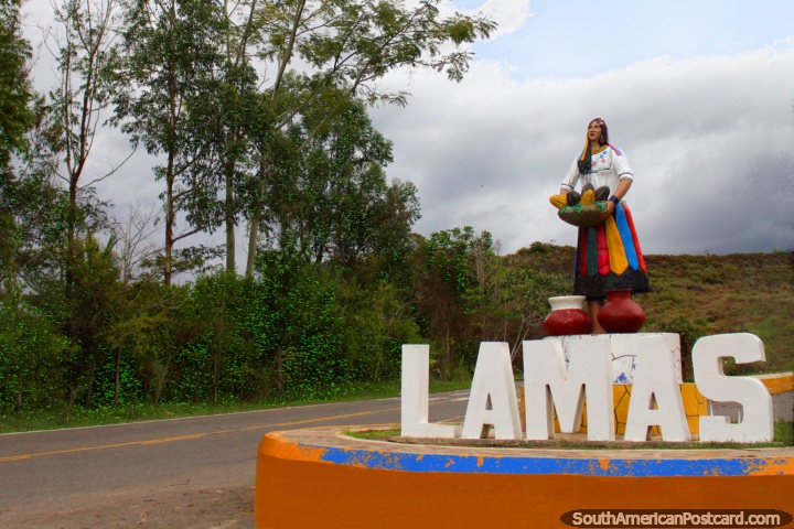 The Lamas monument at the entrance to the town, woman holds bowl of fruit. (720x480px). Peru, South America.