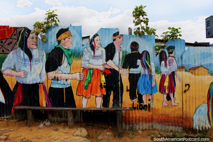 Mural de los locales de Lamas bailando en la Plaza de la Cultura Wayku, con ropas tradicionales, Lamas. (720x480px). Per, Sudamerica.