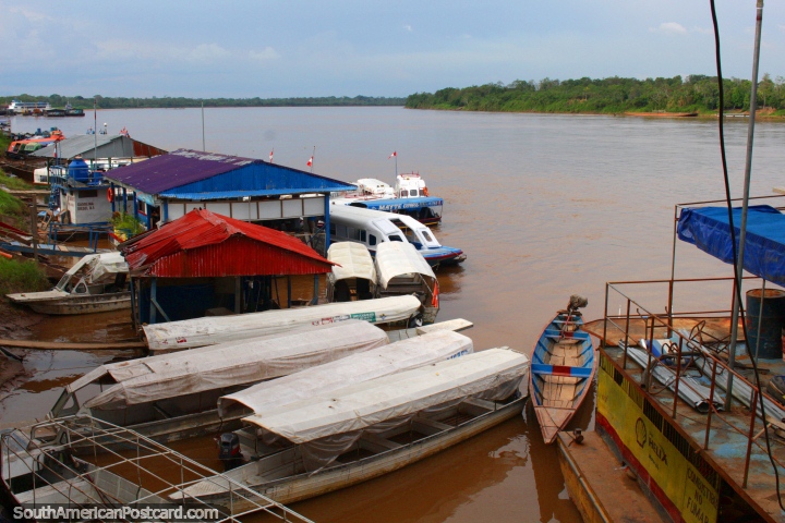 El Ro Huallaga en Yurimaguas para barcos y transbordadores a Iquitos. (720x480px). Per, Sudamerica.