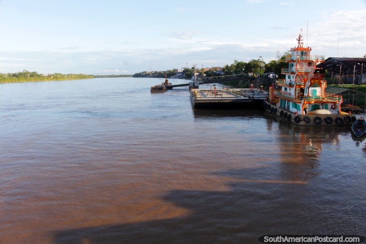 Yurimaguas en el Río Huallaga, saliendo para Iquitos, 3 días, 2 noches en ferry. (720x480px). Perú, Sudamerica.