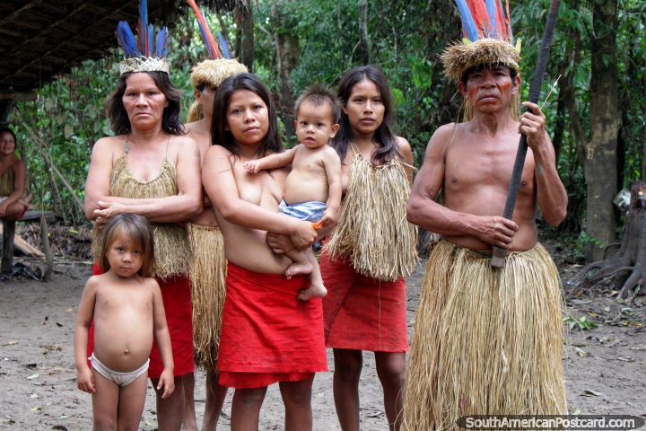 An indigenous family of the Peruvian Amazon around Iquitos. (720x480px). Peru, South America.