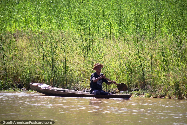 An old Peruvian man rows a wooden canoe in the Amazon River in Chimbote, 126kms west of Santa Rosa. (720x480px). Peru, South America.