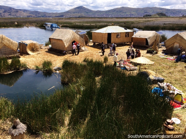 Viagem das ilhas de cana flutuam do Lago Titicaca, ver como as pessoas vivem aqui, Puno. (640x480px). Peru, América do Sul.