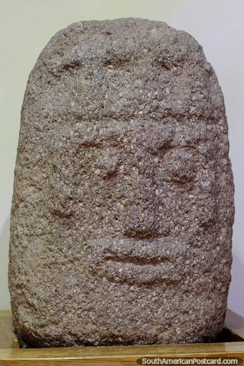 Cabeza Antropomorfa de Pucara, formativo superiorroca granitica 200AC, Museo Carlos Dreyer, Puno. (480x720px). Per, Sudamerica.