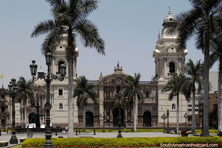 Cathedral Basilica of Lima, built between 1535 and 1649, Plaza de Armas. (720x480px). Peru, South America.
