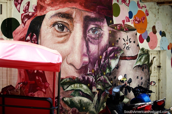 Lamas tem muitos murais e arte de rua nas ruas para curtir, rosto de um homem indígena. (720x480px). Peru, América do Sul.