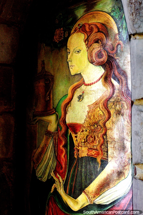Una antigua reina con un vestido delicado y elegante, castillo en Lamas. (480x720px). Per, Sudamerica.