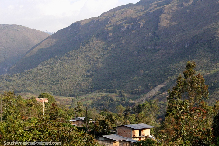 Houses situated in the mountainous jungle, stunning scenery around Moyobamba. (720x480px). Peru, South America.