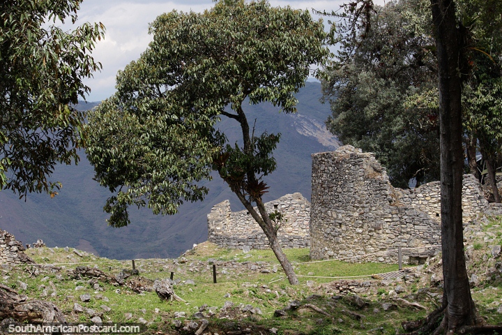 Ruinas de Kuelap ubicadas a 3000 metros sobre el nivel del mar cerca de Chachapoyas. (720x480px). Perú, Sudamerica.